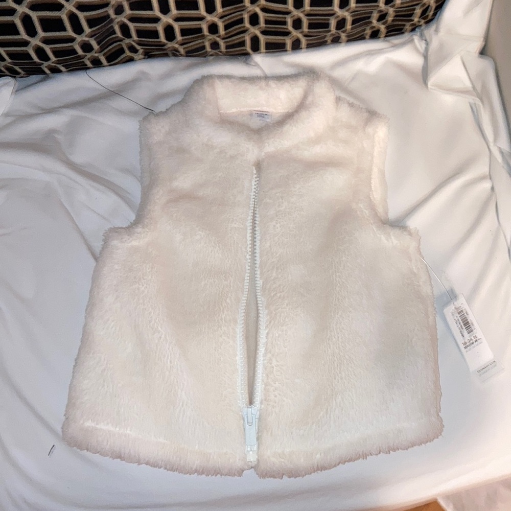 White vest. Brand new with tags.  No stain. Great condition.